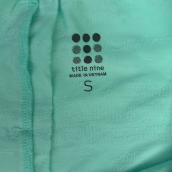 Title Nine Phoenix Pleat Back Long Sleeve Top - Picture 2 of 8